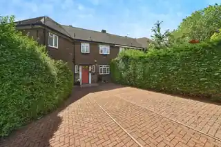 135 Wydeville Manor Road, photo 2