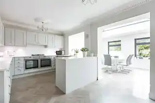136 Corbets Tey Road, photo 2