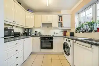 136 Greenhaven Drive, photo 4