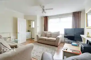 136 Ingrebourne Road, photo 4