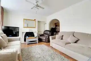 136 Ingrebourne Road, photo 3