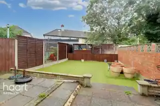 136 Ingrebourne Road, photo 2