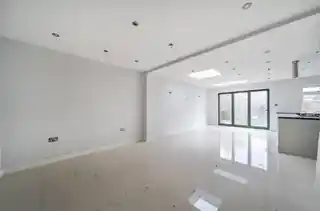 136 Slewins Lane, photo 4