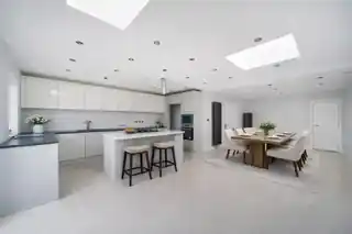 136 Slewins Lane, photo 3
