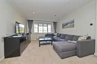136B Vine Lane, photo 3