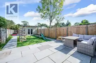 137 Ardrossan Gardens, photo 4