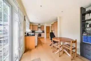 137 Fairmead Crescent, photo 4