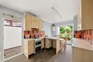 137 Greenford Avenue, photo 4