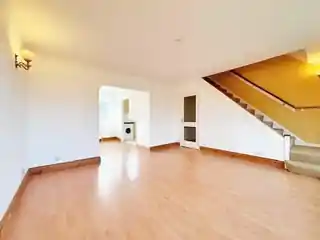 137 Perryfield Way, photo 3