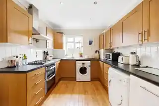 137A Ravensbourne Gardens, photo 4