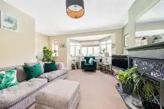137A Ravensbourne Gardens, photo 2