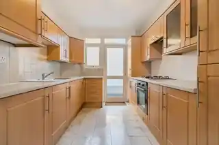 137A Tressillian Road, photo 4