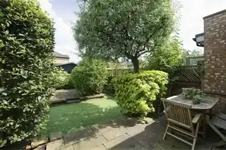 138 Highlever Road, photo 3
