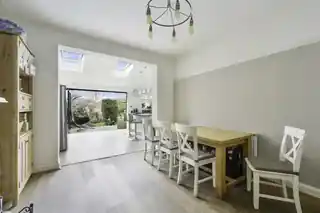 139 Cheam Common Road, photo 4