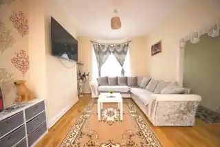 139 Raynham Avenue, photo 3