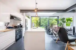 13A Mapesbury Road, photo 4