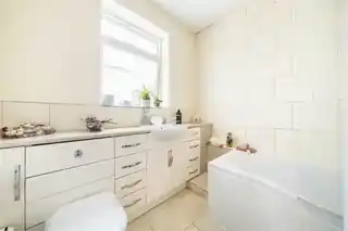 13B Dundalk Road, photo 4