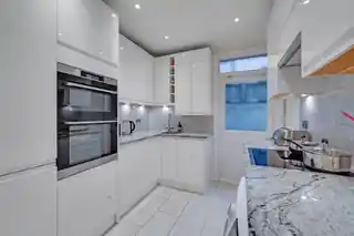 14 Ashmount Road, photo 3