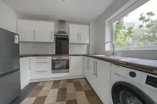 14 Blackmore Way, photo 3