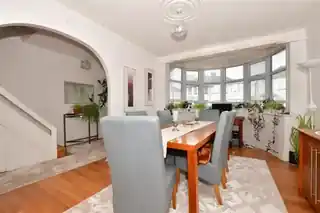 14 Brinkworth Road, photo 2