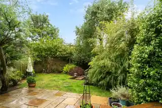 14 Burntwood Close, photo 4