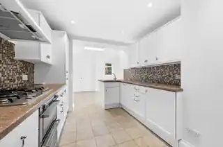 14 Carlton Park Avenue, photo 2
