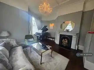 14 Causton Road, photo 3