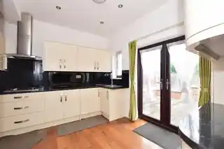 14 Chester Road, photo 2