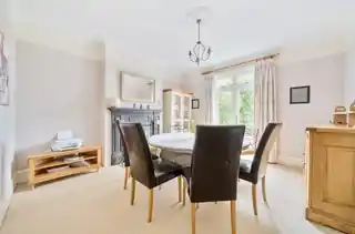 14 Church Avenue, photo 3