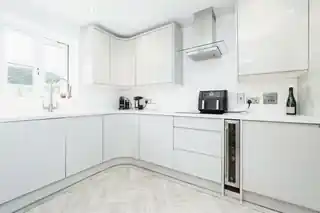 14 Cornsland Close, photo 3