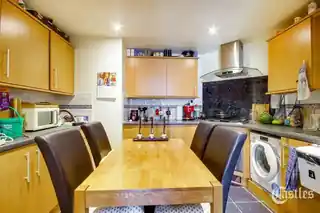 14 Crown Close, photo 2