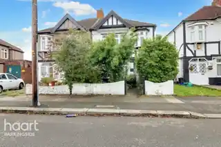 14 Dellwood Gardens, photo 2