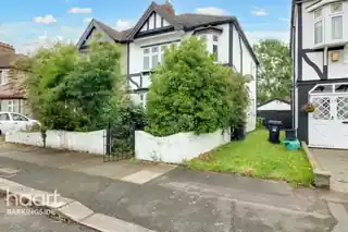 14 Dellwood Gardens, photo 3