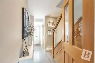 14 Dury Falls Close, photo 2