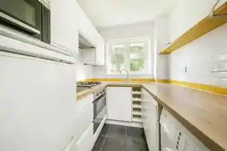 14 Elton Close, photo 3