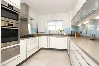 14 Falcon Close, photo 4