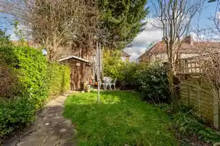 14 Garendon Gardens, photo 3
