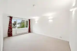 14 Greville Close, photo 3
