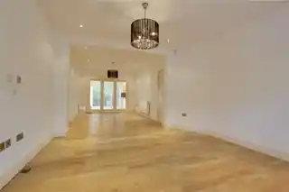14 Hadley Way, photo 4