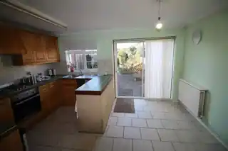 14 Harrow Road, photo 3