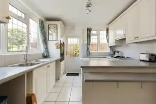 14 Hermitage Close, photo 4