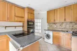 14 Highfield Crescent, photo 3