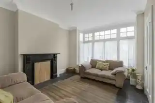 14 Howarth Road, photo 2