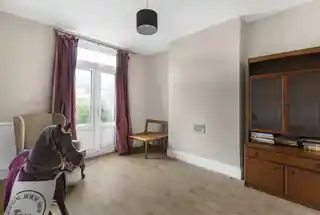 14 Howarth Road, photo 3