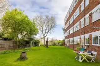 14 Lynwood Close, photo 4