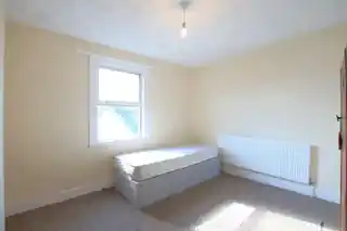 14 Montague Waye, photo 4