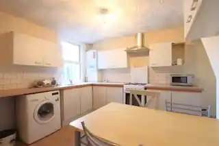 14 Montague Waye, photo 2
