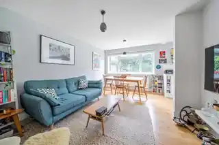 14 Oakenshaw Close, photo 2