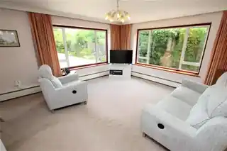 14 Oakley Park, photo 2