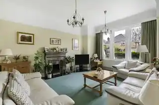 14 Priestlands Park Road, photo 3